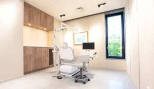 政久歯科醫院の個室診療室
