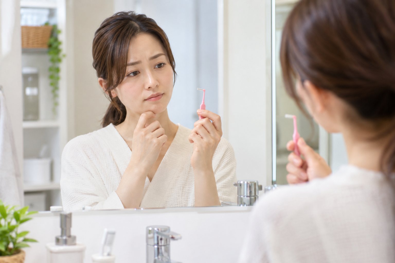 血が出ても歯間ブラシは続けていい?やめるべき?