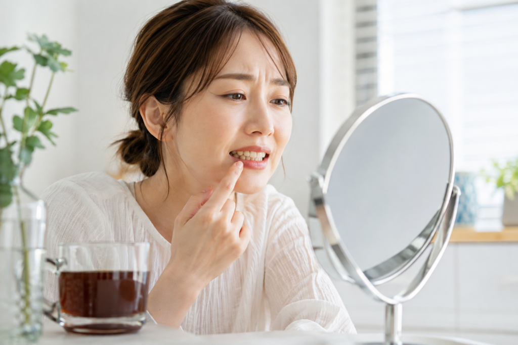 ホワイトニングとセラミック治療、どっちが良い？歯を白くしたい方へ違いを解説